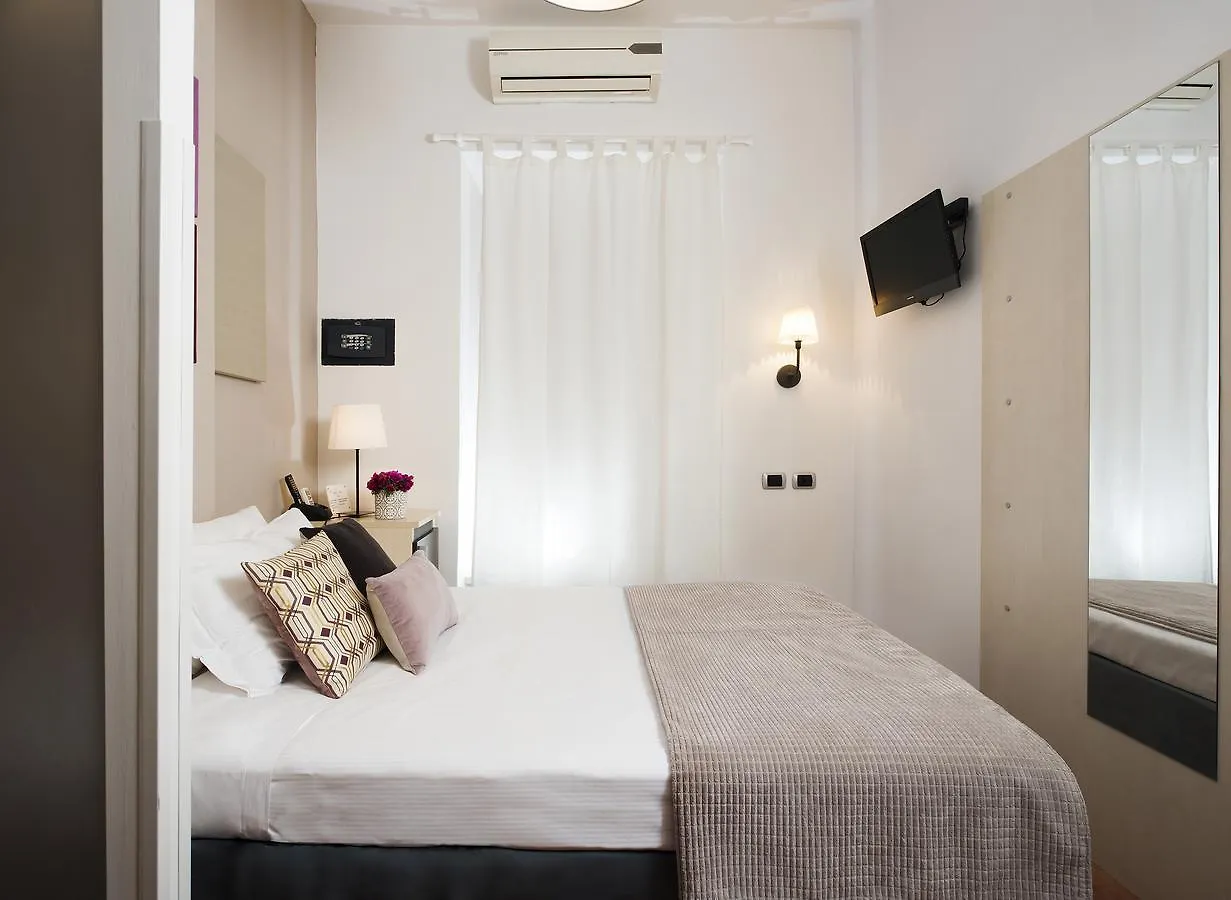 111 Coladirienzo Rooms - By Ad Roma 2*,