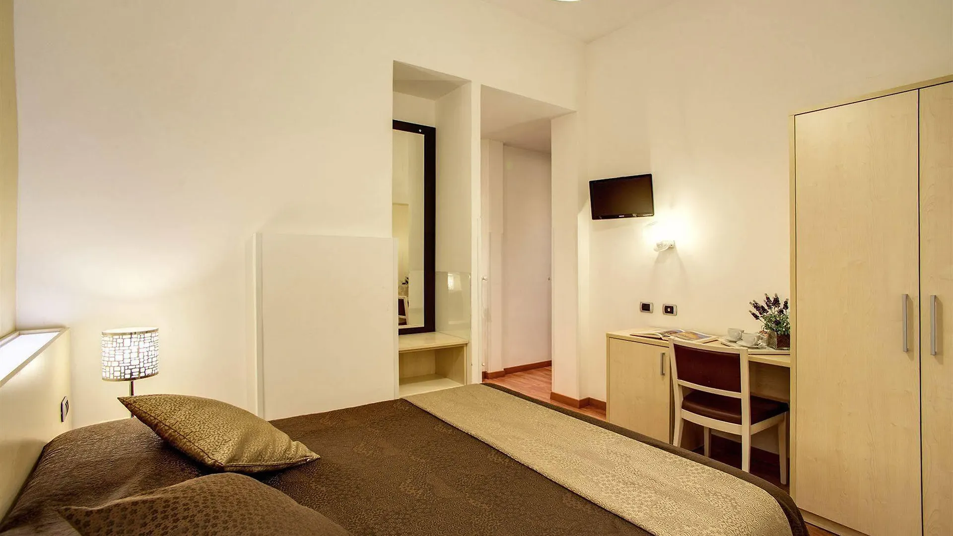 111 Coladirienzo Rooms - By Ad Roma 2*,